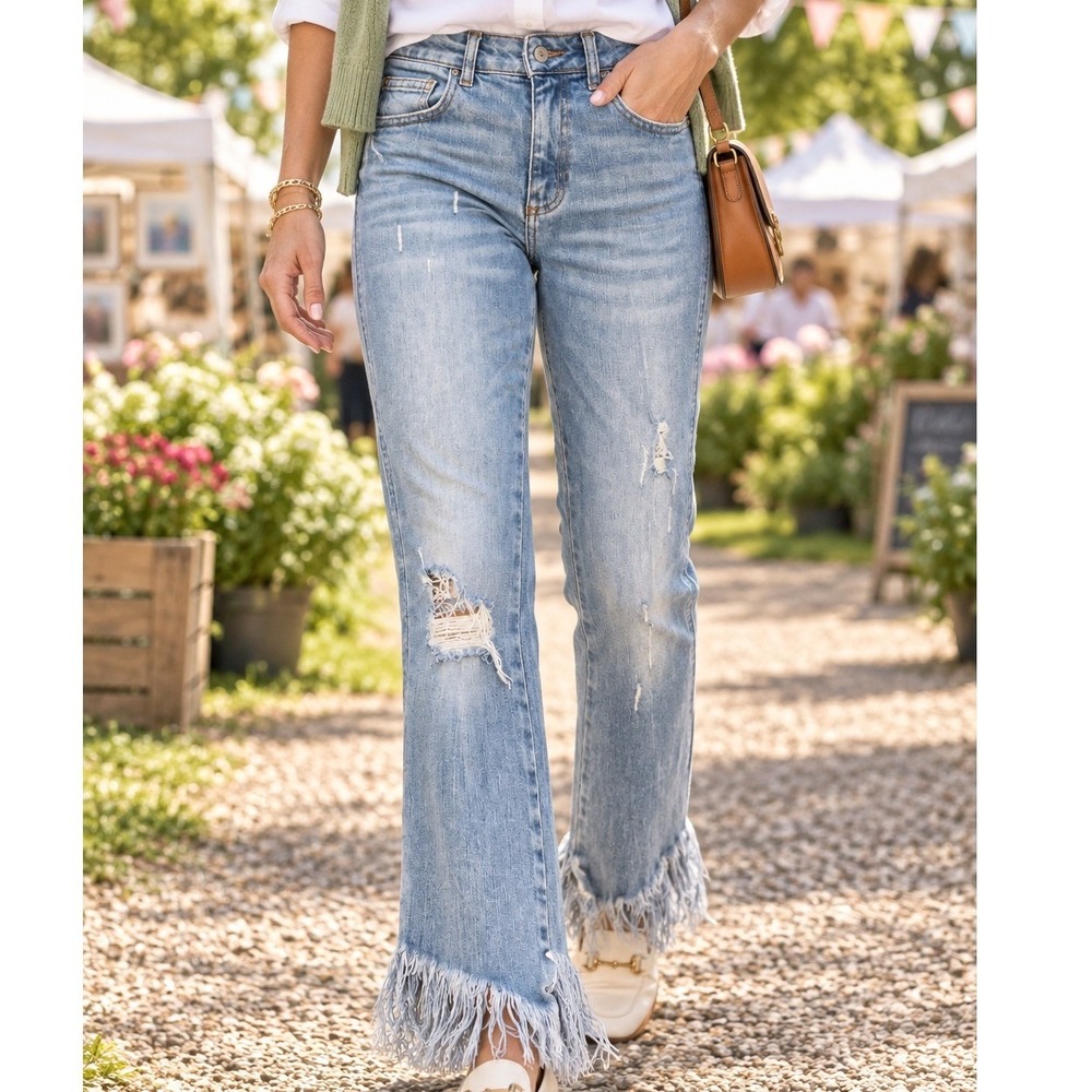 Zara Trafaluc Women Light Wash Distressed Frayed Step Hem Flare Jean Size 4 Crop